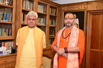 Jagadguru Shankaracharya Swami Amritan and Dev Teerthji Maharaj Calls on LG in Srinagar