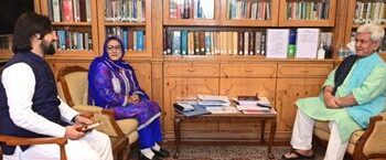 Presidents of Municipal Councils of B’la, Sopore call on LG in Srinagar