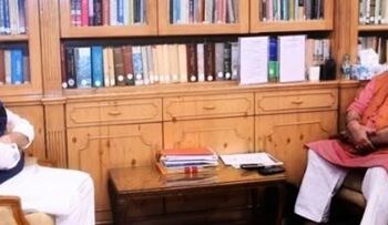 Former Minister, public delegation from Kulgam call on LG in Srinagar