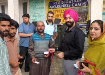Labour Commissioner reviews Registration of Service Providers for smooth conduct of Amarnath Yatra in Ganderbal