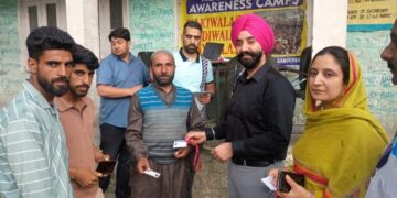 Labour Commissioner reviews Registration of Service Providers for smooth conduct of Amarnath Yatra in Ganderbal