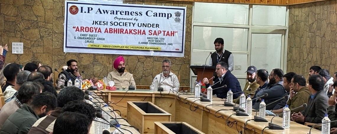 Labour Commissioner chairs concluding session of ‘Aarogya Abhiraksha Saptah’ at Pulwama