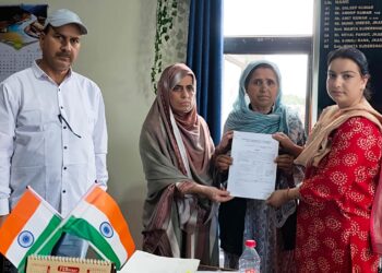 Labour Deptt Kishtwar hands over ₹20 lakh compensation to family of deceased labourer
