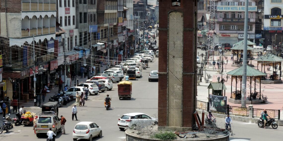 Passenger vehicles back on roads in Srinagar under unlock guidelines
