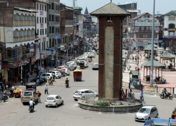 Passenger vehicles back on roads in Srinagar under unlock guidelines