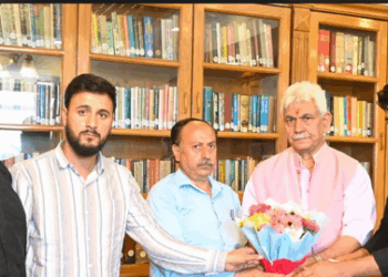 Sheikh Merhraj led J&K Govt Phamacist Association Delegation Calls On LG
