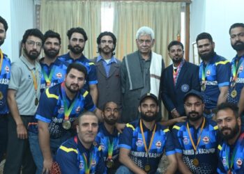 LG Meets Deaf Cricket Delegation, Civil Society Groups in Srinagar