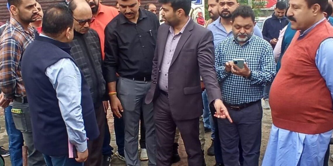 City Municipal Commr Jammu conducts extensive inspection of Wards 26, 39 & 66, assures time-bound redressal of civic issues