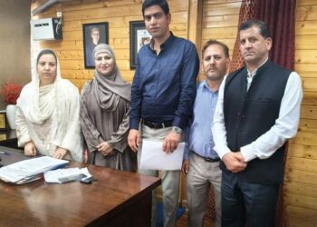 All J&K Lecturers Association calls on Education Minister at Srinagar