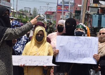 Protest march over the controversial remarks by suspended BJP leaders against Prophet (PBUH), in Srinagar