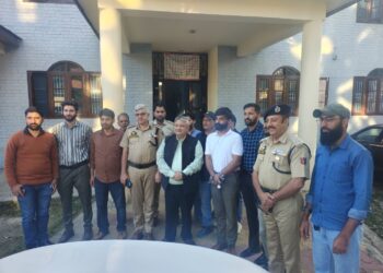 Transport Commissioner reviews MVD services, enforcement, road safety in Kulgam