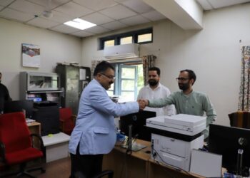 Director NIT Srinagar visits key sections, reviews Mega Hostel work