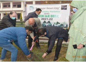 Green J&K Plantation Drive’ kicked off at GGHSS Kothibagh, Srinagar