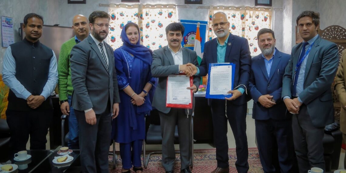 CU Kashmir inks MoU with Paras Health Srinagar