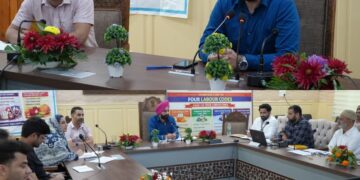Labour Commr reviews progress of PM-SYM Scheme, Labour Codes implementation at Ganderbal