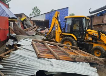Illegal Structure of Notorious Drug Peddler Demolished In Srinagar: Police