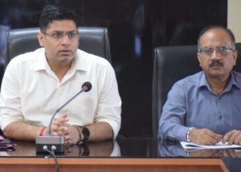 DC Poonch hands over sanction letter to beneficiaries under Mission Yuva