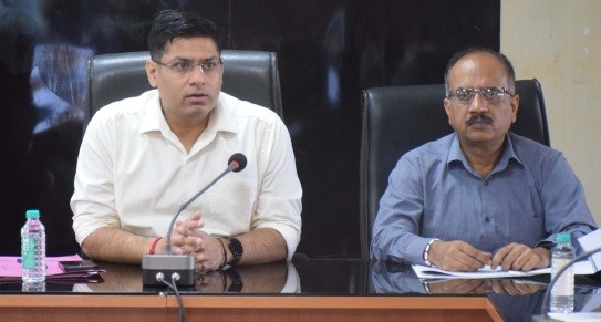DC Poonch hands over sanction letter to beneficiaries under Mission Yuva
