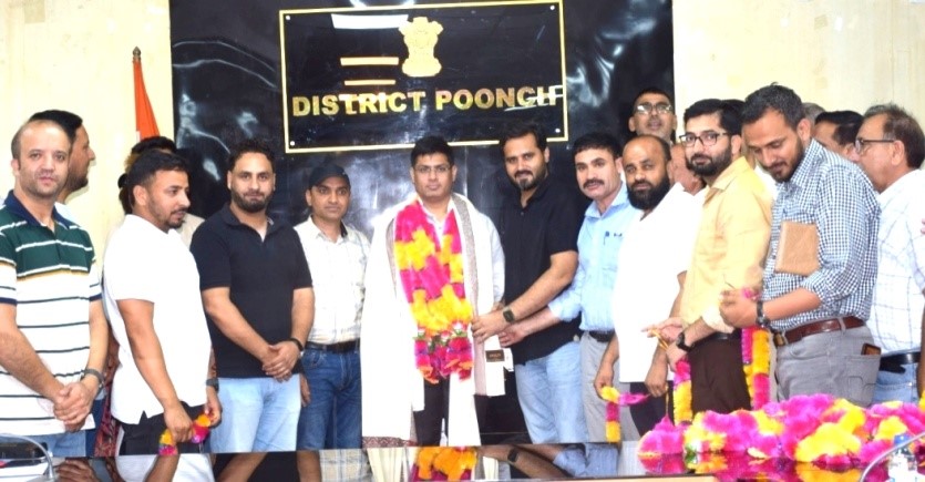 Distt Admin Poonch bids farewell to DC Poonch, Vikas Kundal