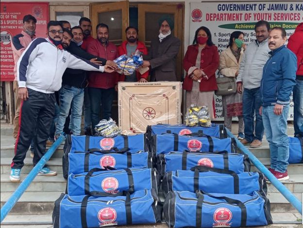 Sports Deptt distributes sports-kits at Udhampur