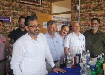 Central Prabhari Officer Reviews PM SHRI Schools, Health Facility in Baramulla