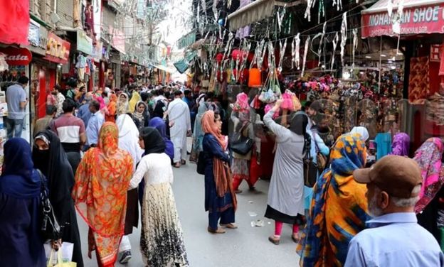 Arafah Day: Srinagar markets jam-packed, Last-minute purchases pick up ahead of Eid-ul-Adha