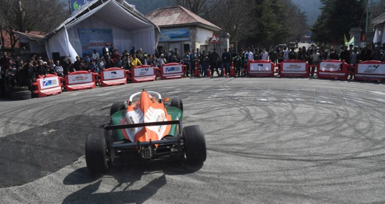 A roaring show of Formula-4 Car run on the banks of Srinagar Dal lake