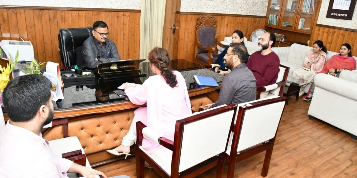 Graduate Engineers of PDD call on Javed Rana, seek resolution of long-pending issues