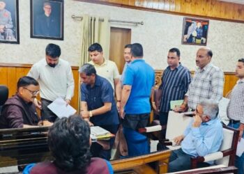 Rana meets public delegations in Jammu, Assures time-bound action on development issues