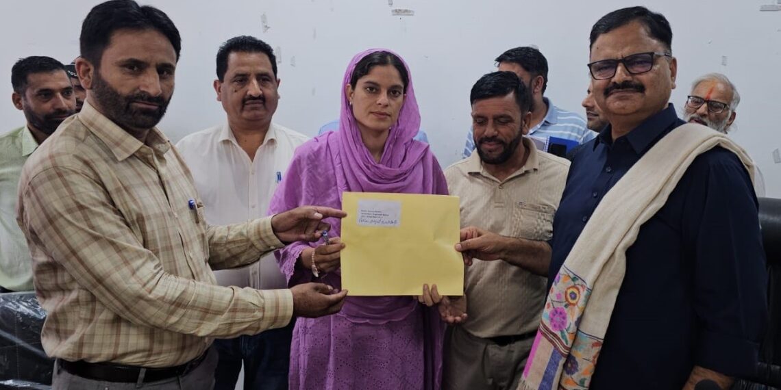 Rana hands over engagement orders to Anganwadi Workers, Helpers in Mendhar, Balakote