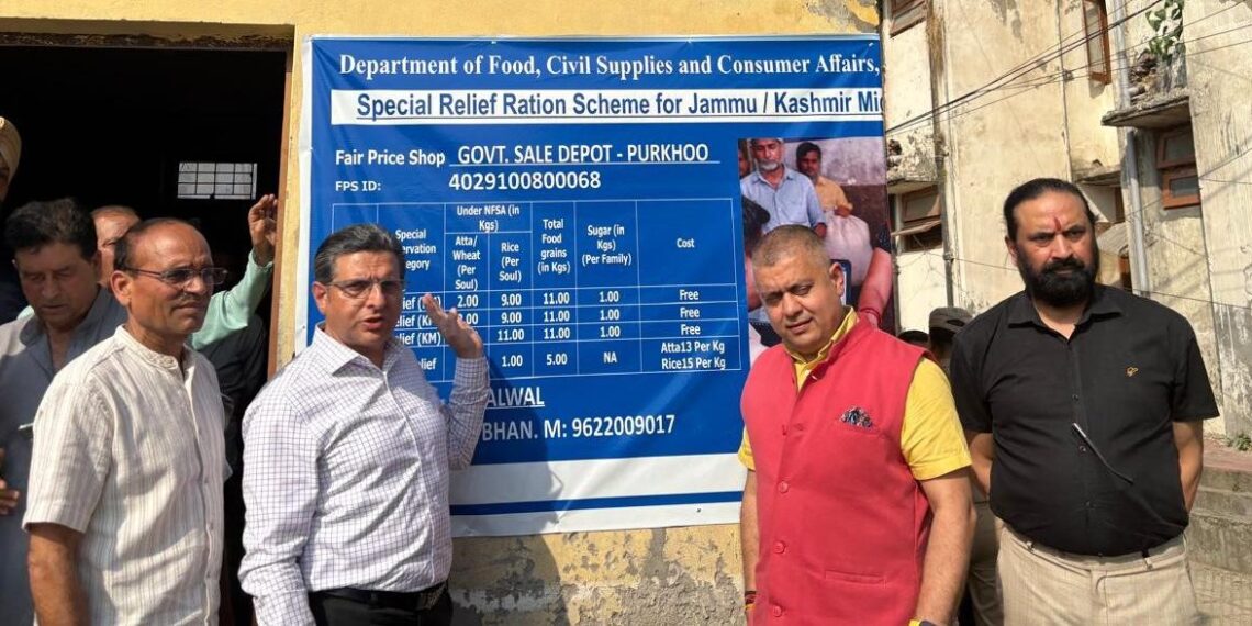 Relief & Rehab Commr (M) inspects Migrant ration depots