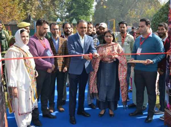 Secy RDD inaugurates 10-day SARAS Mela in Srinagar