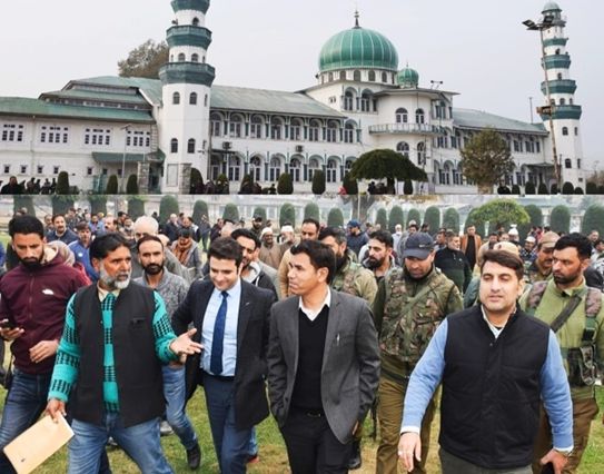 Div Com-(K) visits Jinab Sahab Soura, inspects developmental requirements of Shrine, Mosque & Locality