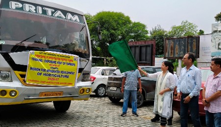 DC Samba flags off 90 farmers from Ghagwal & Rajpura for exposure Tour