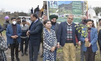 SanjeevVerma visits border areas of Rajouri; Inspects dev projects, interacts with PRIs, SHGs, VFC