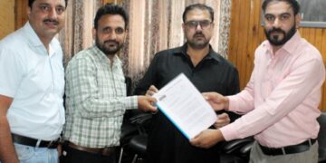 Satish Sharma meets delegations, reviews issues concerning Food Supplies, Transport, Sports and CSCs