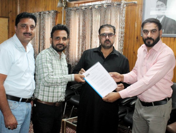Satish Sharma meets delegations, reviews issues concerning Food Supplies, Transport, Sports and CSCs