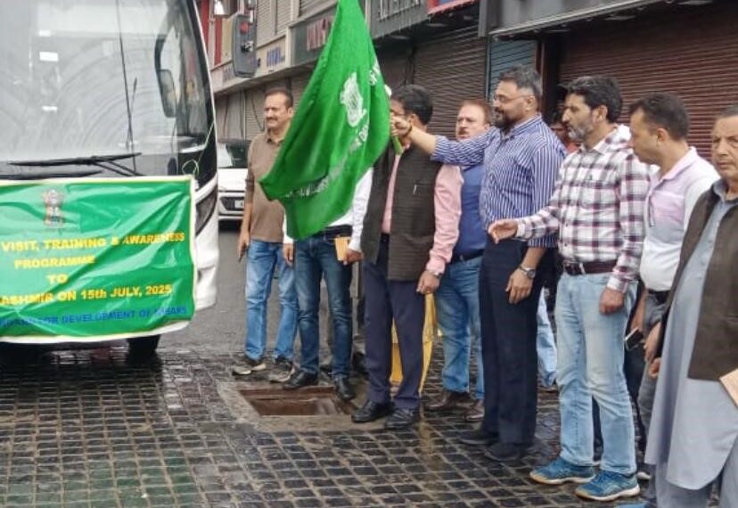 Bhumesh Sharma flags off farmers for field visit; pushes for adopting modern agriculture practices