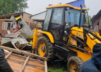 Illegal Structure of Drug Peddler Demolished in Srinagar