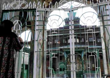 COVID-19: A devotee paying obeisance at the closed gate of shrine of Ameer-e-Kabeer Mir Syed Ali Hamdani at Khan-e-Kah-e-Molla in down town Srinagar on Friday