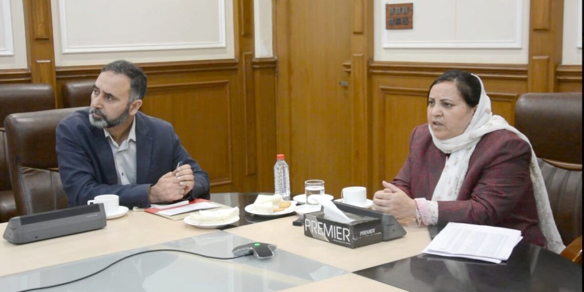 Sakeena Itoo comprehensively assesses  Winter Preparedness across South Kashmir distts   