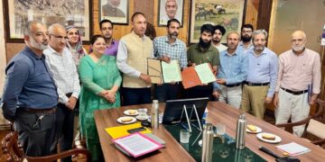 SKUAST-K signs MoA with Naqash Royal Arts to advance Handmade Pashmina Knitwear Innovation