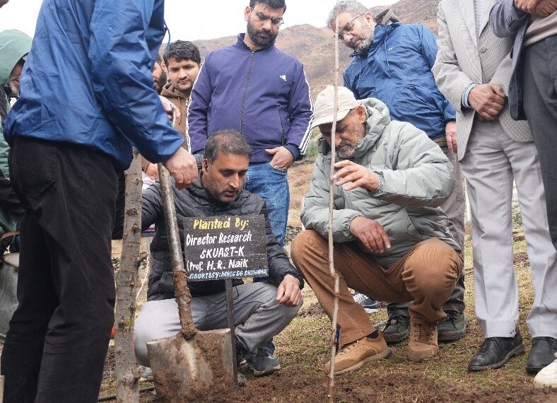 SKUAST-K organizes plantation drive at MRCSG Shuhama