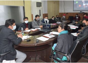 Smart City Project: Roll out of E- buses, E- Auto Rickshaws reviewed by Div Com Jammu