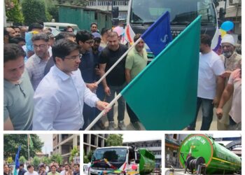 City Municipal Commr Srinagar flags off Four High-Capacity Water Tankers