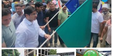 City Municipal Commr Srinagar flags off Four High-Capacity Water Tankers