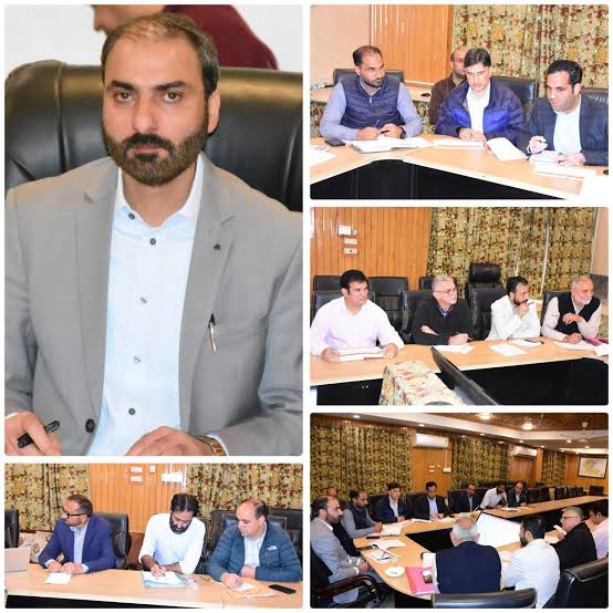 City Municipal Commr Srinagar chairs reviews compliance with MDC Directions on Traffic Management in Srinagar