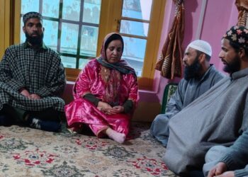 Sakeena Itoo visits ChansarKulgam, expresses solidarity with family of Nowgam victim Arshid Ahmad Shah