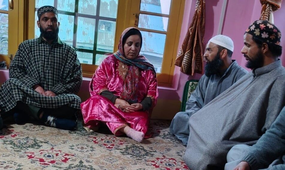 Sakeena Itoo visits ChansarKulgam, expresses solidarity with family of Nowgam victim Arshid Ahmad Shah