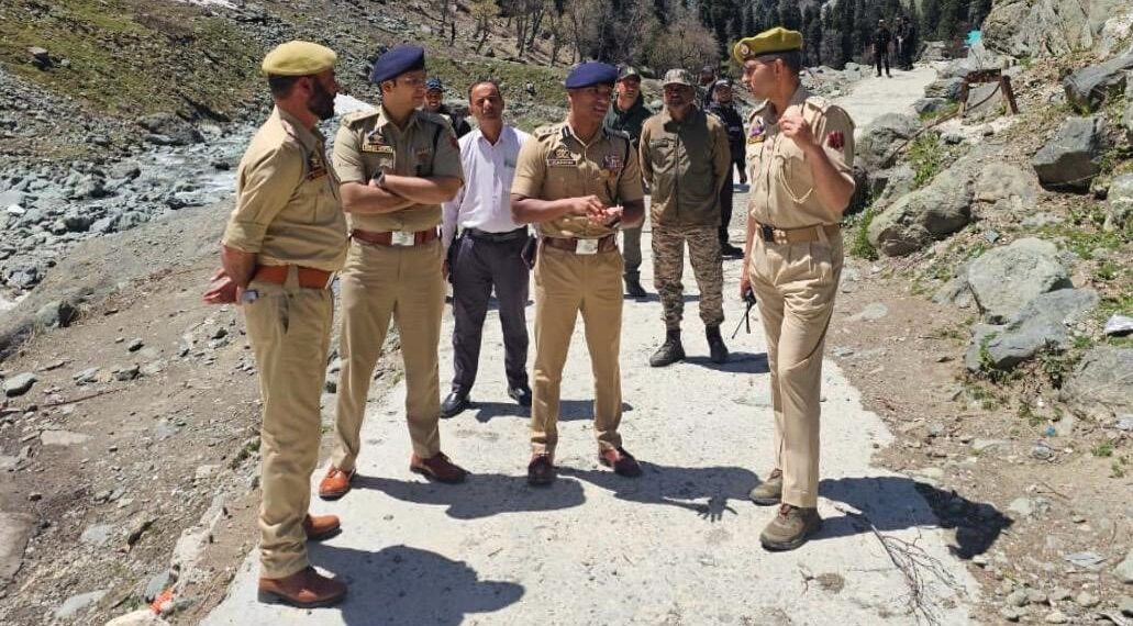 SSP Anantnag visits Pahalgam, reviews Yatra route, tourist safety
